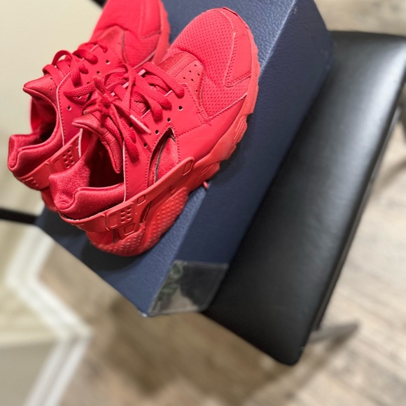 Youth red huarache - Picture 4 of 5